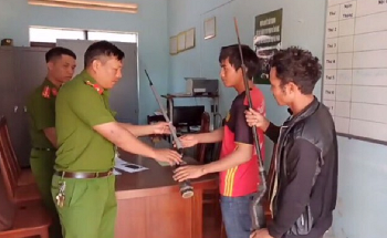 Công an huyện Ea H’leo tổ chức ra quân Chiến dịch thu hồi vũ khí, vật liệu nổ, công cụ hỗ trợ và pháo nổ