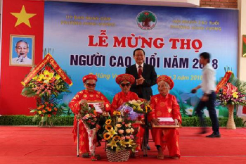 Quy định mức chi quà tặng chúc thọ, mừng thọ