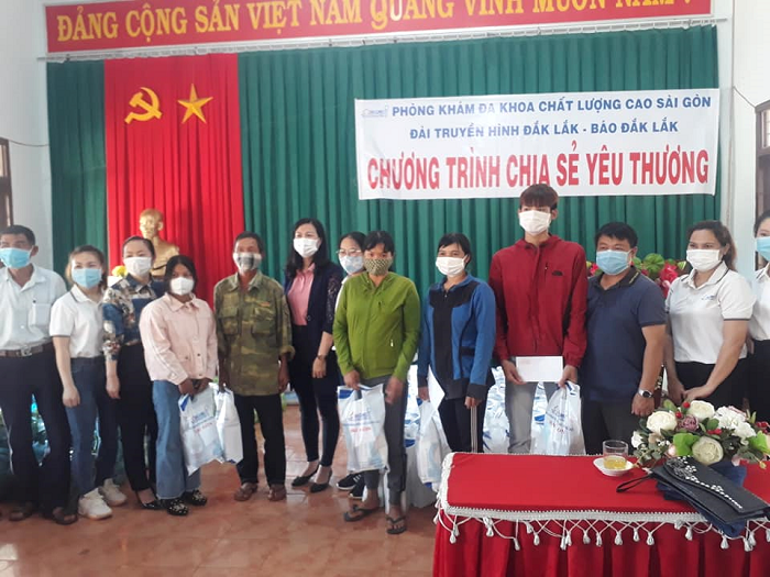 Chương trình “chia sẻ yêu thương” tặng 100 suất quà cho các hội viên có hoàn cảnh khó khăn