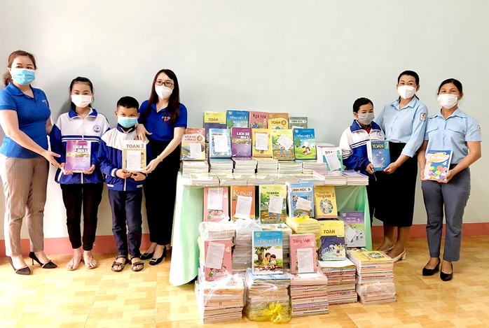Chương trình “Sách giáo khoa cho em” nguồn động viên ý nghĩa cho học sinh có hoàn cảnh khó khăn