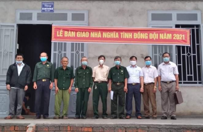 Hội CCB huyện Ea H'leo bàn giao nhà nghĩa tình đồng đội