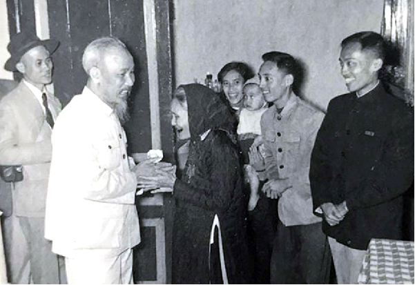 Kỷ niệm 132 năm ngày sinh Chủ tịch Hồ Chí Minh