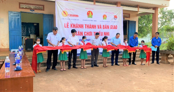 Lễ khánh thành và bàn giao sân chơi thiếu nhi tại trường TH – THCS Nơ Trang gưh