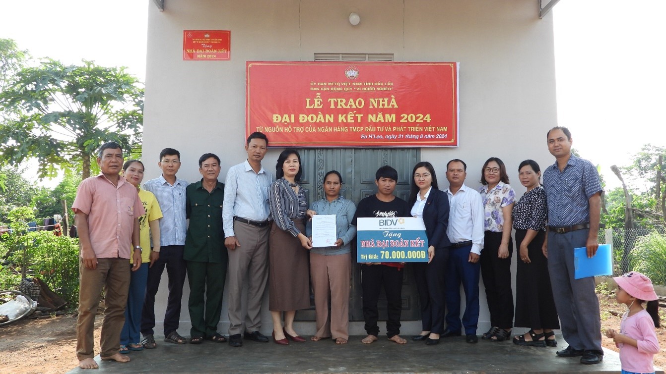 UBMTTQ Việt Nam huyện Ea H’Leo bàn giao 04 căn nhà đại đoàn kết cho hộ nghèo ở xã Ea H’Leo, Cư A Mung, Cư Mốt và Ea Khăl