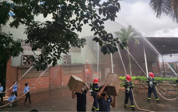 Diễn tập phòng cháy chữa cháy tại Công ty Cổ phần chế biến gỗ Trường Thành
