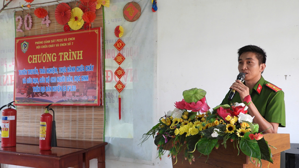 Tuyên truyền, trải nghiệm, thực hành chữa cháy và cứu nạn cứu hộ cho học sinh THCS