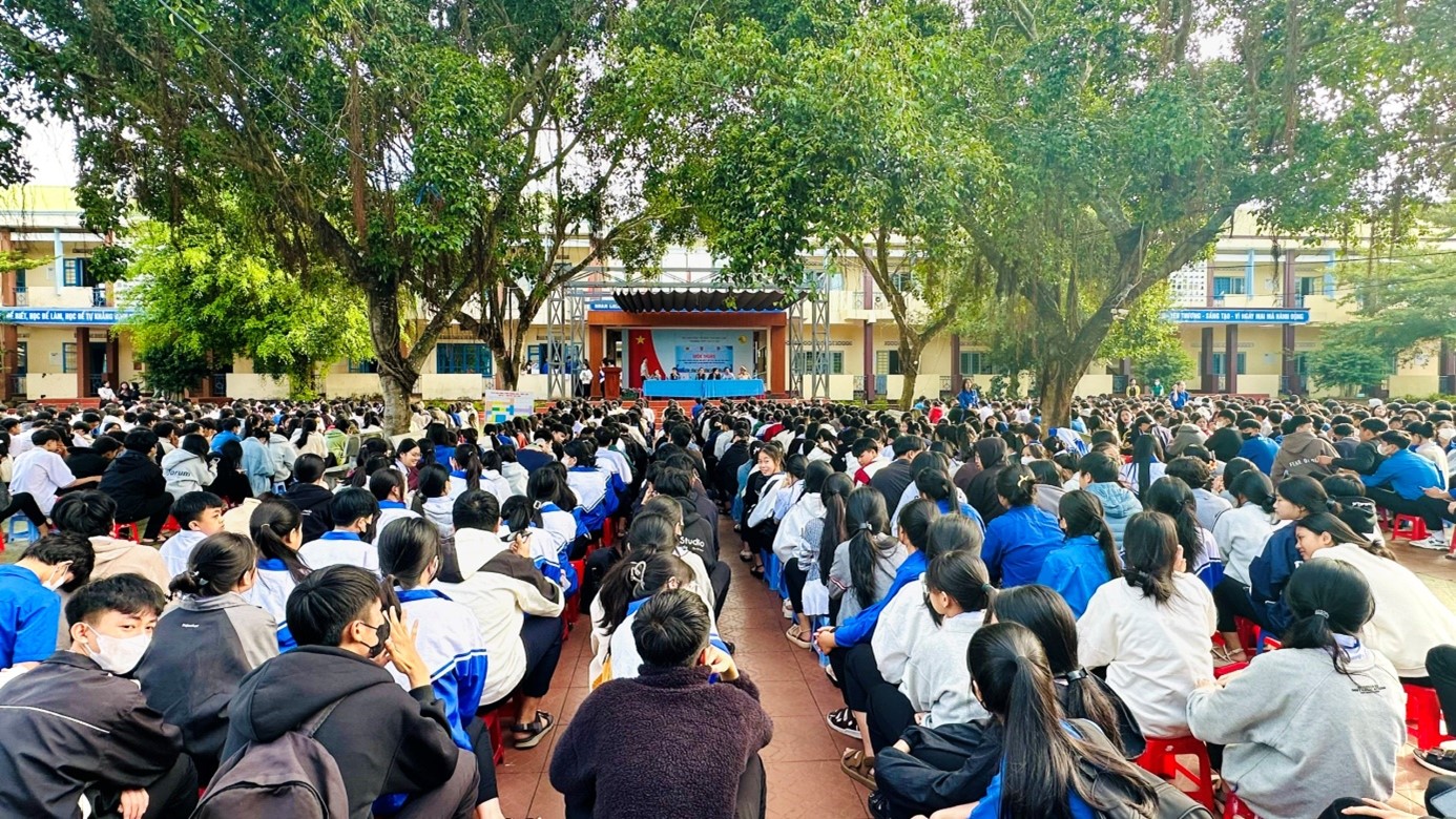 Hội nghị tuyên truyền , phổ biến, giáo dục pháp luật về trật tự an toàn giao thông đường bộ,phòng chống ma túy cho học sinh THPT,THCS trên địa bàn huyện