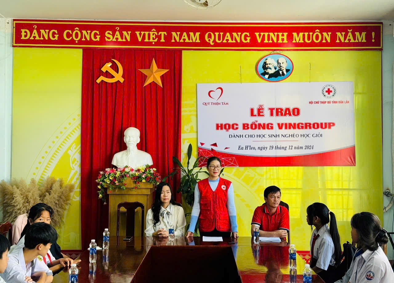 Trao học bổng “Quỹ Thiện Tâm” cho học sinh nghèo học giỏi trên địa bàn huyện Ea H’Leo
