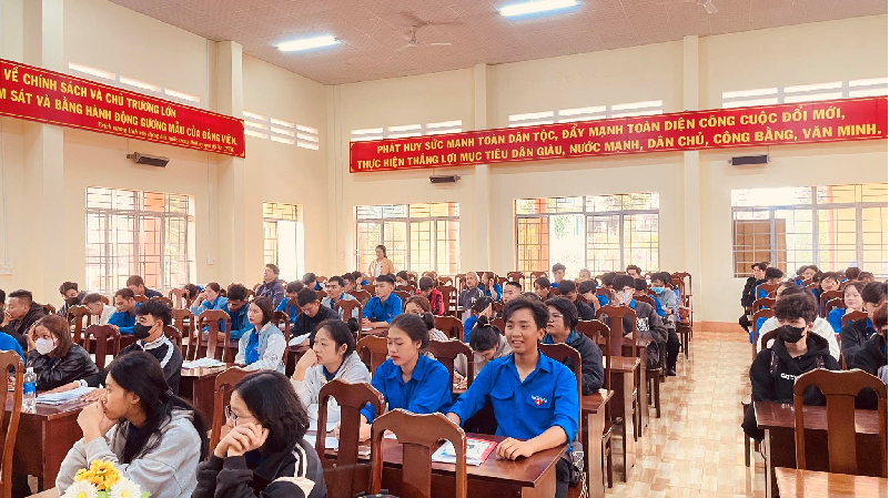 Bồi dưỡng lý luận chính trị và nghiệp vụ cán bộ Đoàn - Hội cơ sở năm 2023