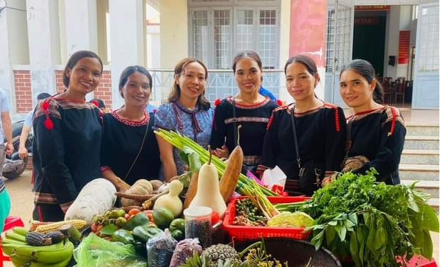 Chương trình trưng bày gian hàng và giao lưu ẩm thực tại xã Dliê Yang