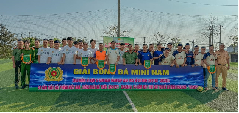 CÔNG AN HUYỆN EA H'LEO TỔ CHỨC GIẢI BÓNG ĐÁ MINI NAM CHÀO MỪNG KỶ NIỆM 93 NĂM NGÀY THÀNH LẬP ĐOÀN TNCS HỒ CHÍ MINH