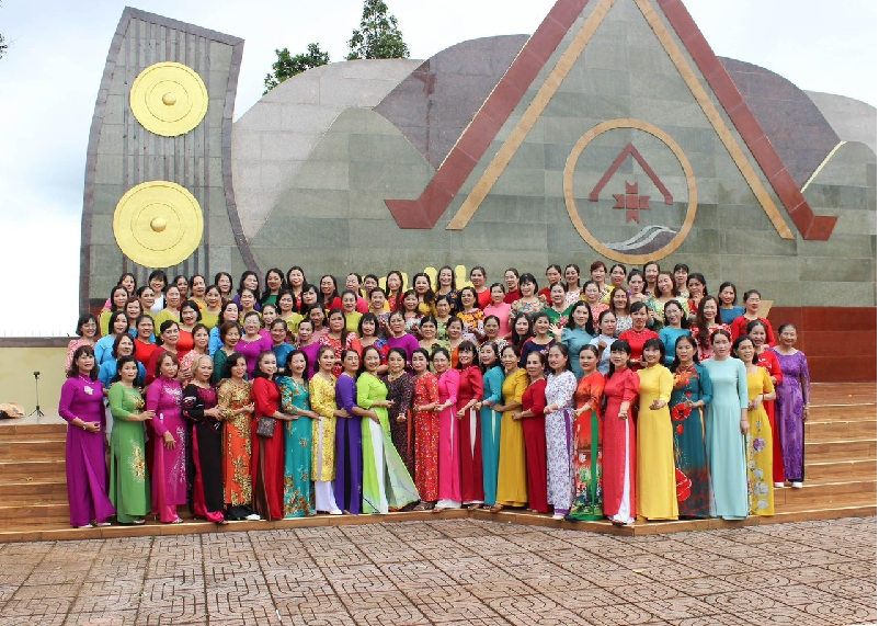 nữ