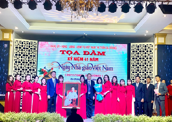 UBND thị trấn Ea Drăng: Tọa đàm kỷ niệm 41 năm ngày Nhà giáo Việt Nam 20/11/2023