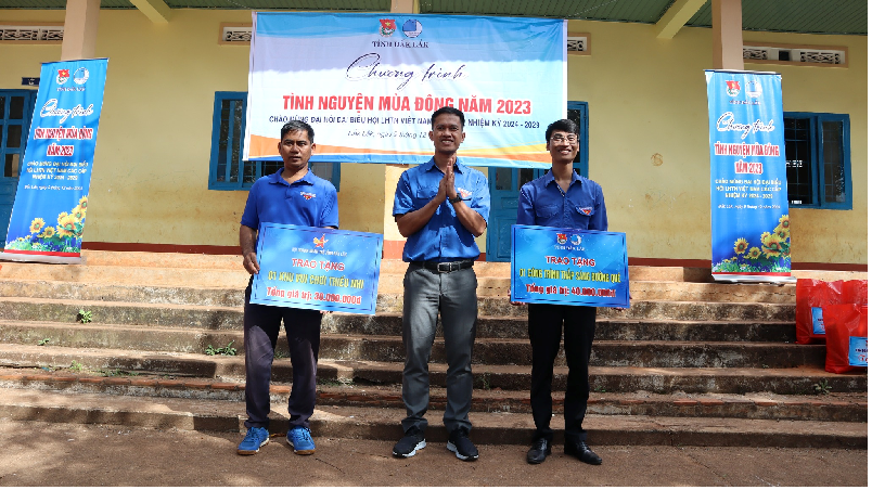 Chương trình "Tình nguyện mùa đông năm 2023" tại xã Ea Hiao, huyện Ea H’Leo