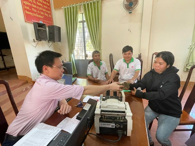 Hơn 760 hộ dân trên địa bàn xã Cư A Mung được vay vốn Ngân hàng chính sách xã hội huyện