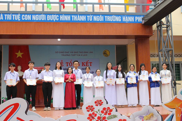 Trường THPT Ea H’Leo tổng kết năm học 2024 – 2025