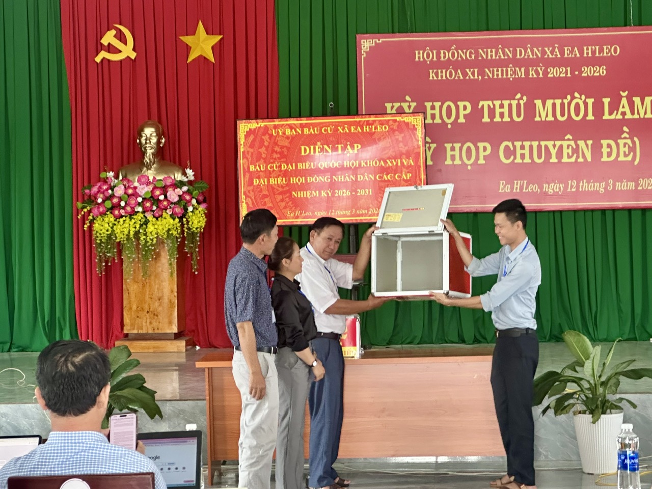 z7611819584257_7e3aff7b9112b4d8a35946a57bb7d497