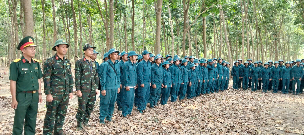 LÃNH ĐẠO XÃ EA H’LEO THĂM, ĐỘNG VIÊN HUẤN LUYỆN CHIẾN SĨ DÂN QUÂN NĂM THỨ NHẤT