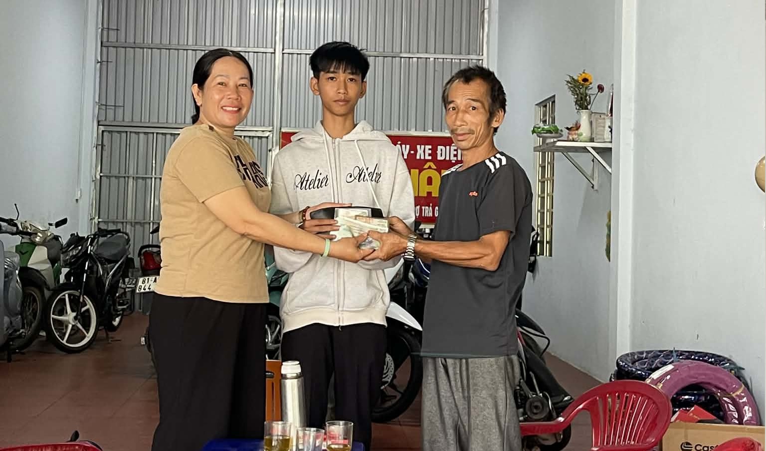 Học sinh lớp 10 ở xã Ea H’Leo nhặt được hơn 17 triệu đồng trả lại người đánh mất