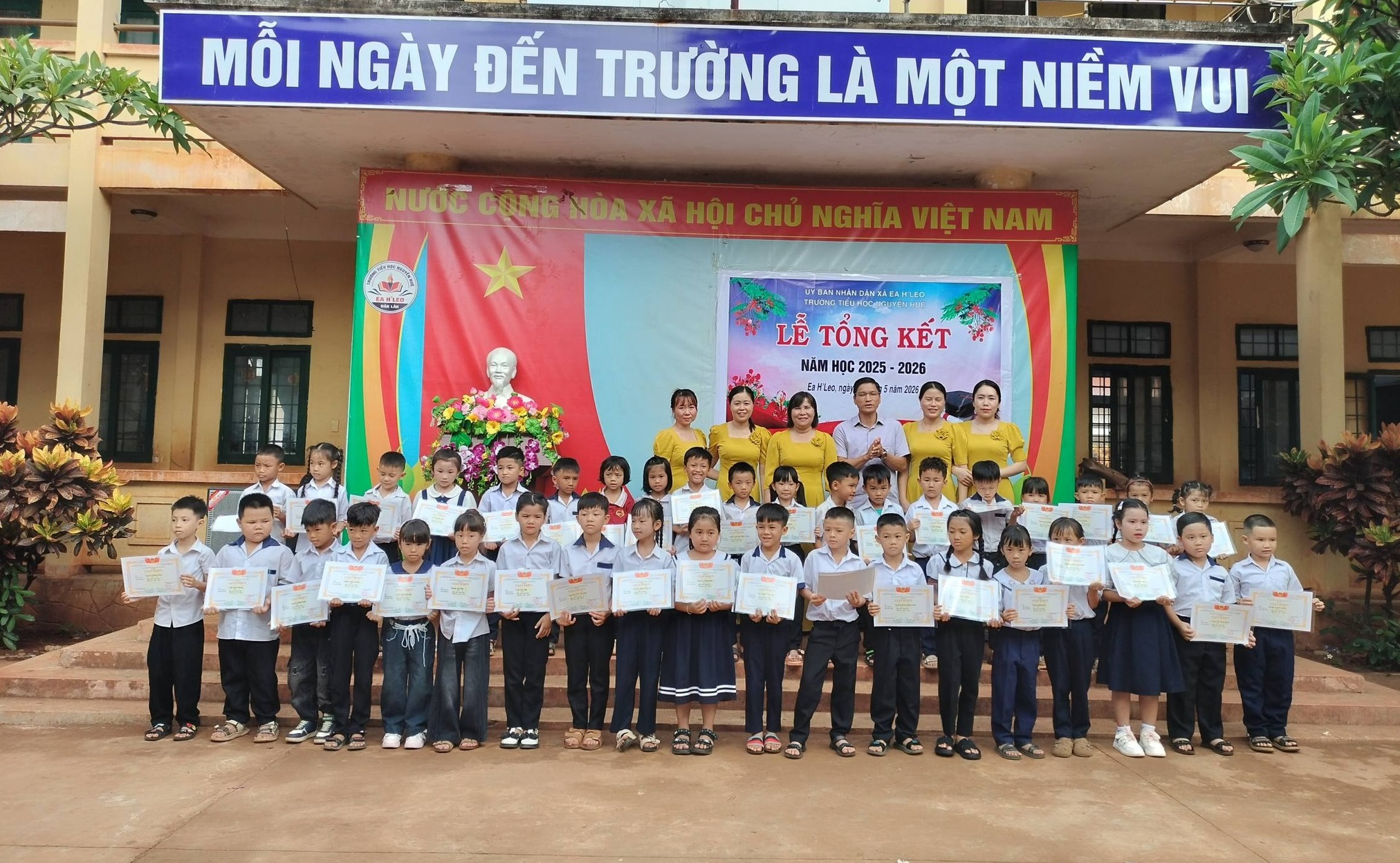 Trường TH - THCS Nguyễn Bá Ngọc, trường Tiểu học Nguyễn Huệ tổng kết năm học 2025 - 2026