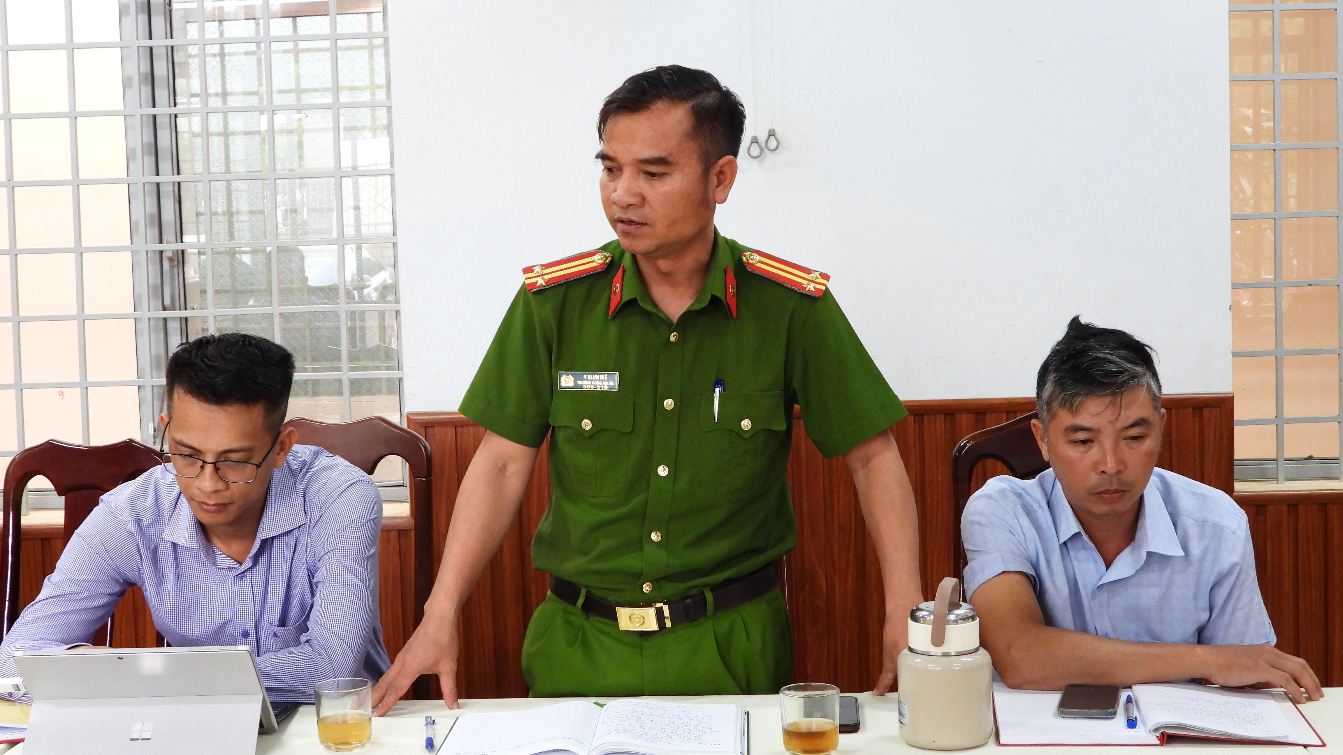 UBND xã Ea H’Leo họp tháo gỡ khó khăn, vướng mắc, triển khai nhiệm vụ thời gian tới