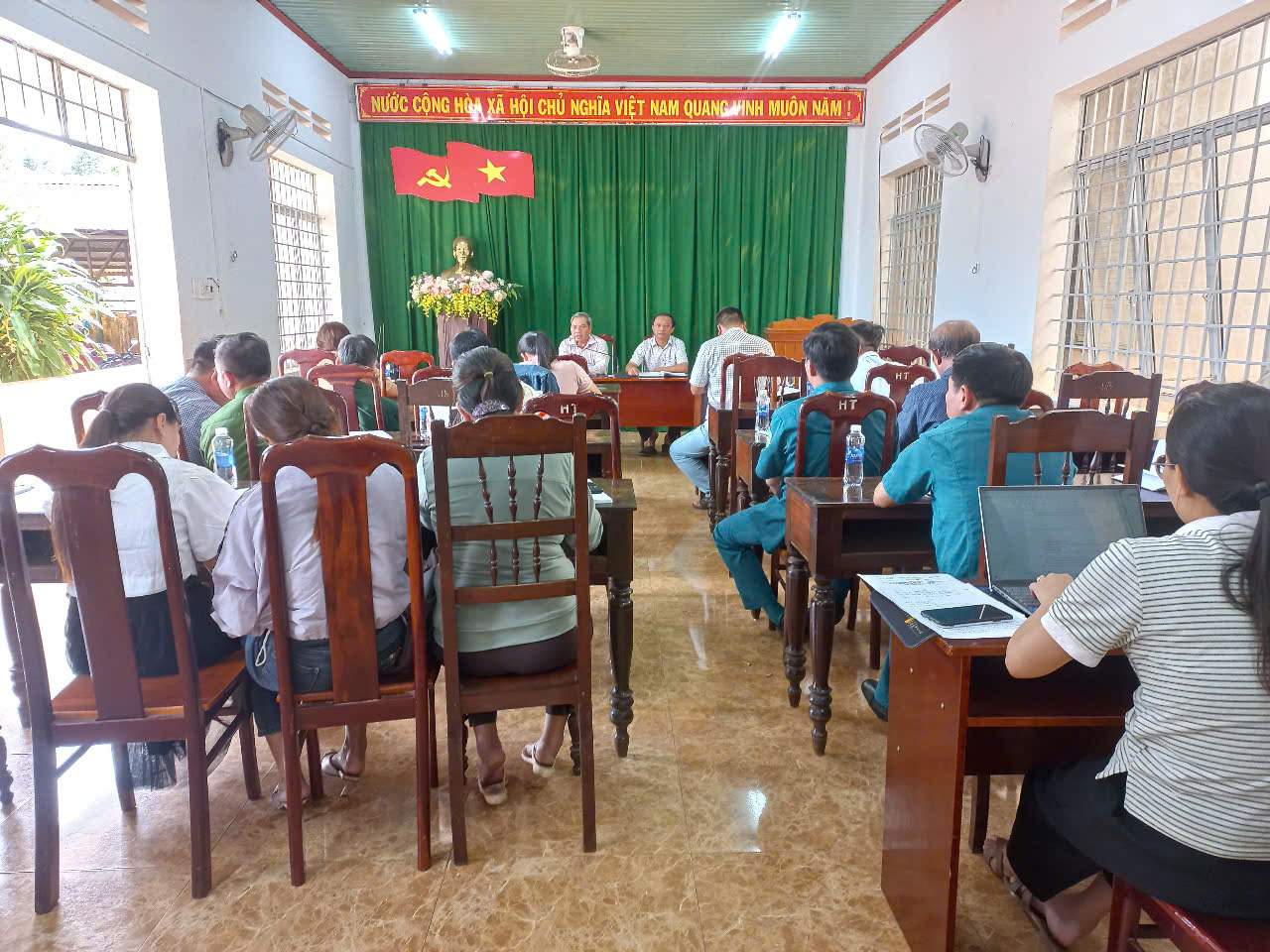 họp
