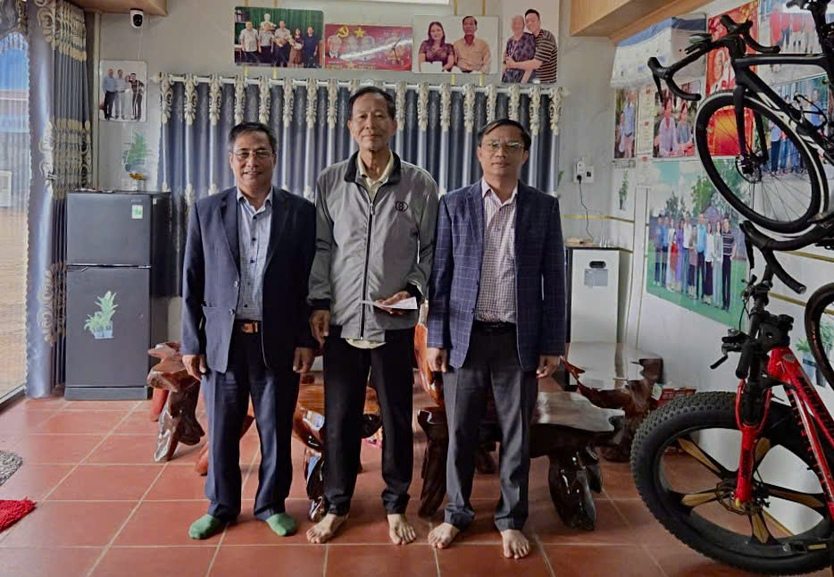 z7526781503681_1675b7da232b977187f17295e7e6b3ec